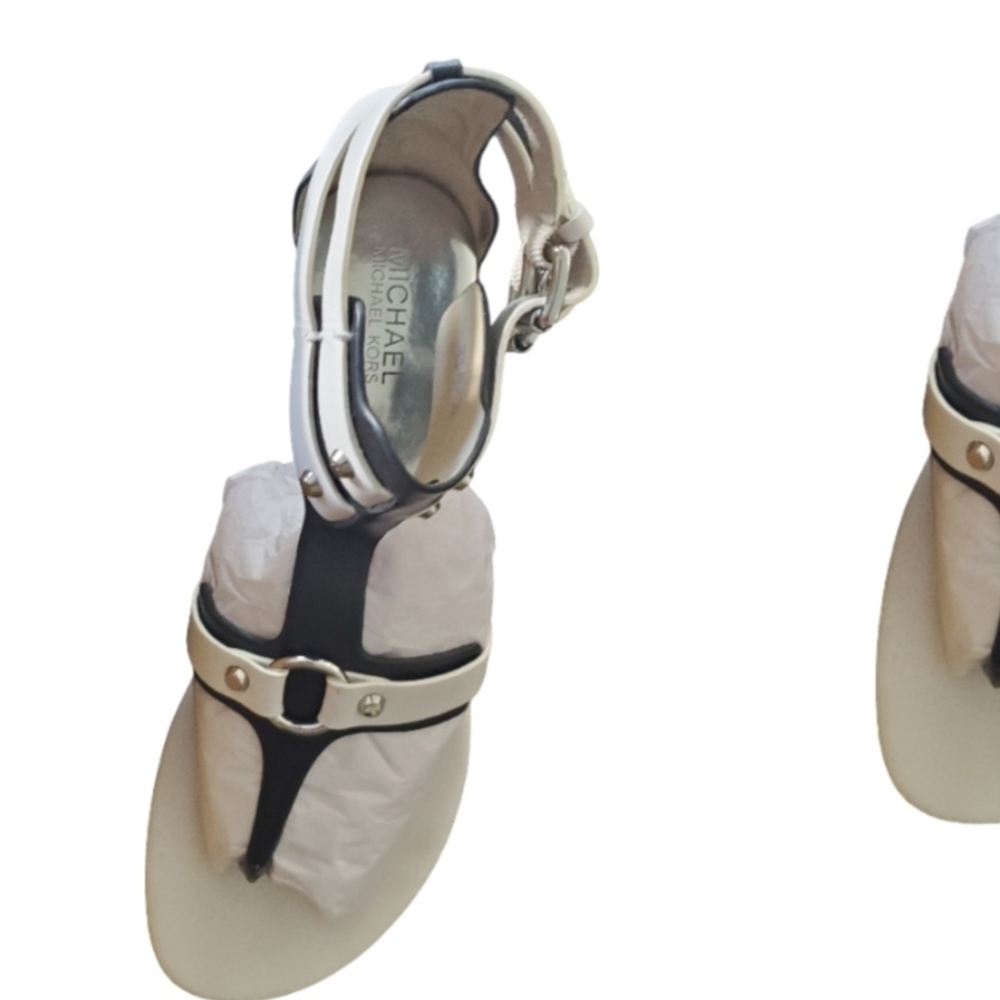 🔥Michael Kors Cream and Black Sandals